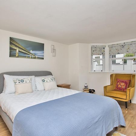 Spacious Seaside Escape In The Heart Of Deal, 4 Mins From The Beach Ngoại thất bức ảnh