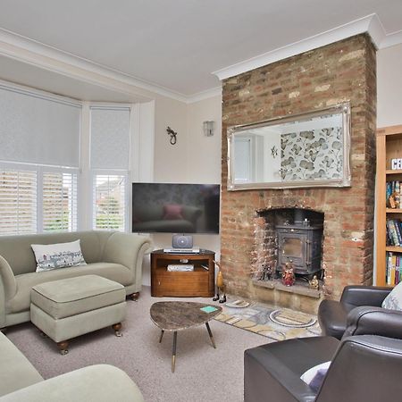 Spacious Seaside Escape In The Heart Of Deal, 4 Mins From The Beach Ngoại thất bức ảnh