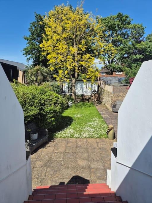 Spacious Seaside Escape In The Heart Of Deal, 4 Mins From The Beach Ngoại thất bức ảnh