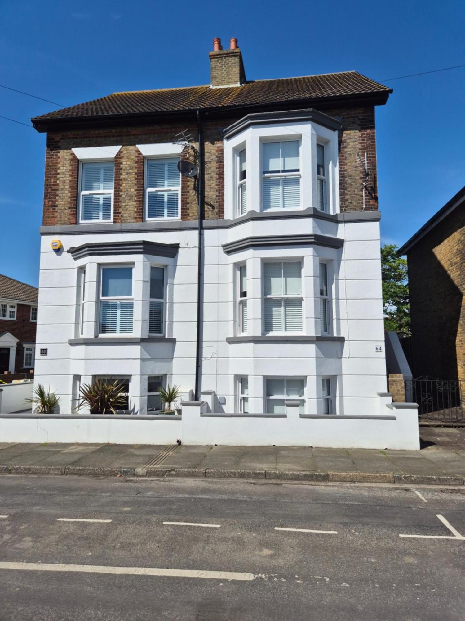 Spacious Seaside Escape In The Heart Of Deal, 4 Mins From The Beach Ngoại thất bức ảnh
