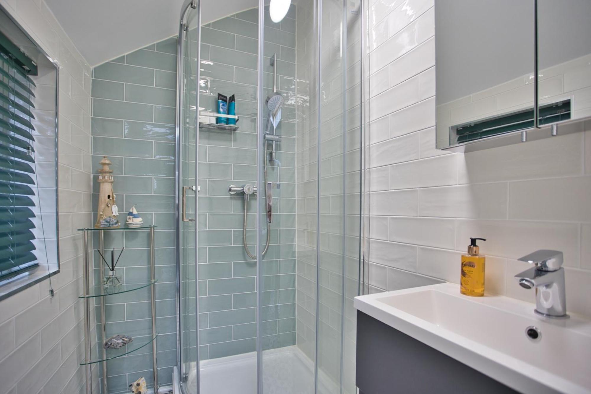 Spacious Seaside Escape In The Heart Of Deal, 4 Mins From The Beach Ngoại thất bức ảnh