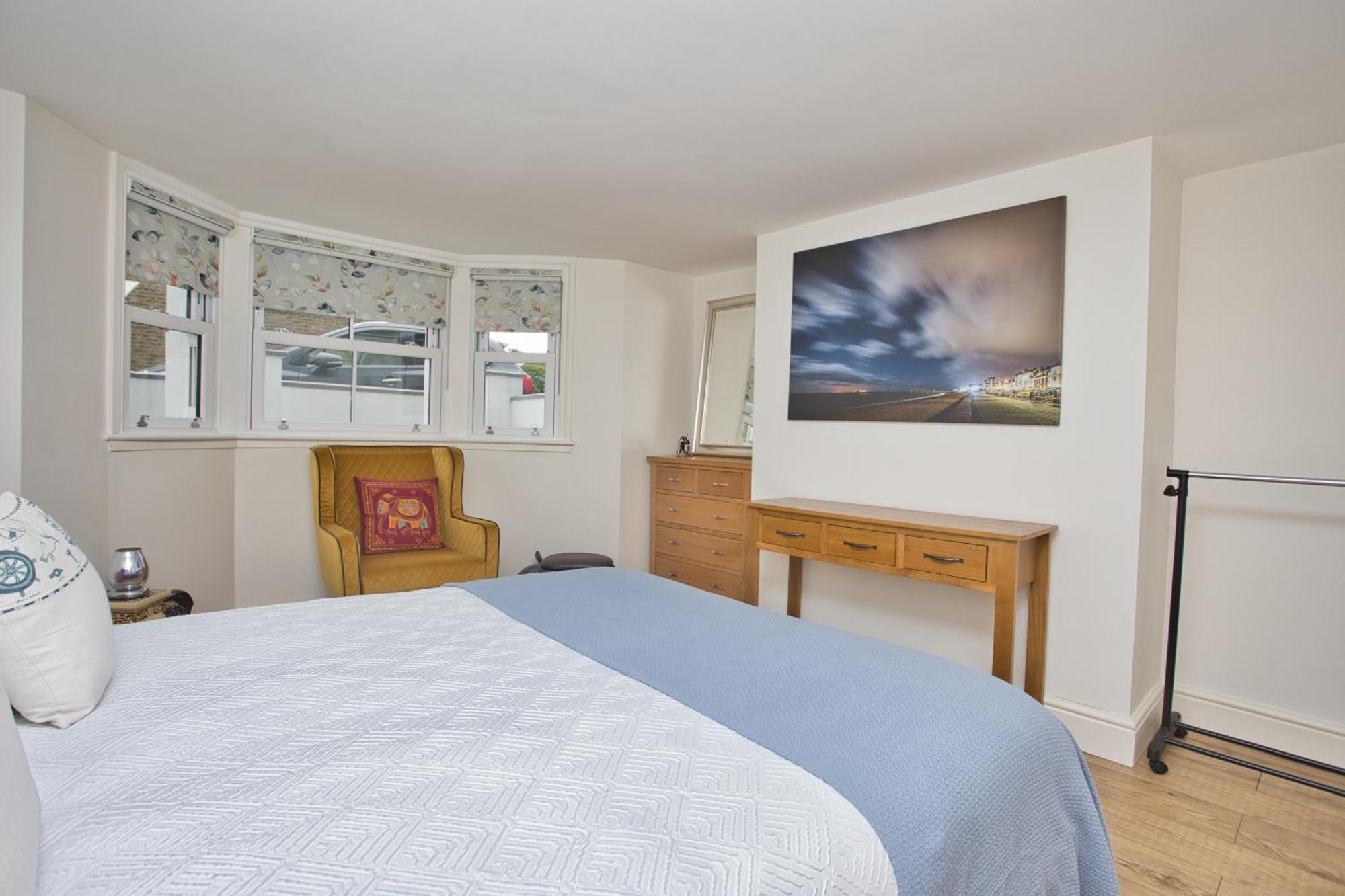 Spacious Seaside Escape In The Heart Of Deal, 4 Mins From The Beach Ngoại thất bức ảnh