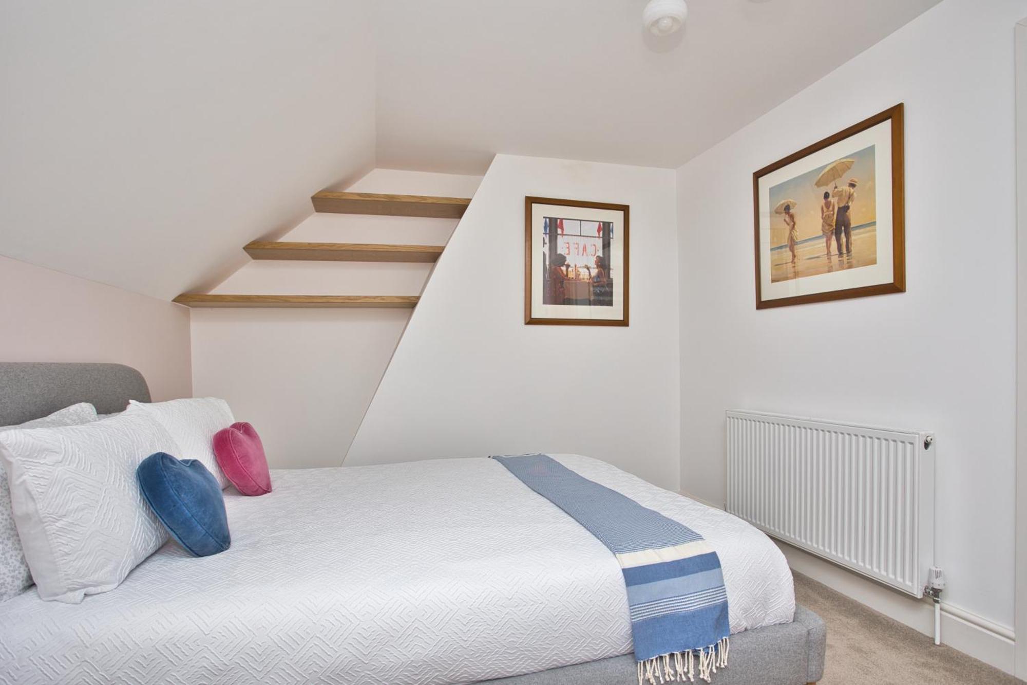 Spacious Seaside Escape In The Heart Of Deal, 4 Mins From The Beach Ngoại thất bức ảnh