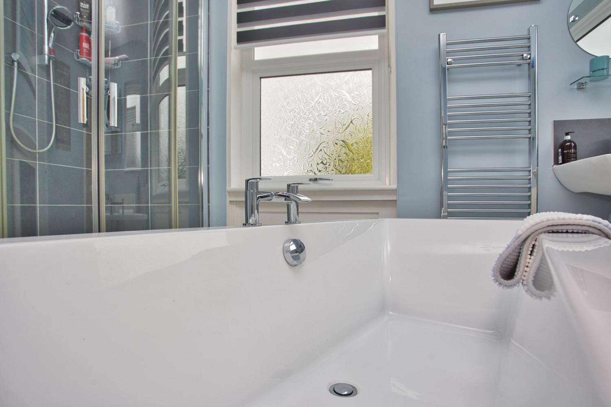 Spacious Seaside Escape In The Heart Of Deal, 4 Mins From The Beach Ngoại thất bức ảnh