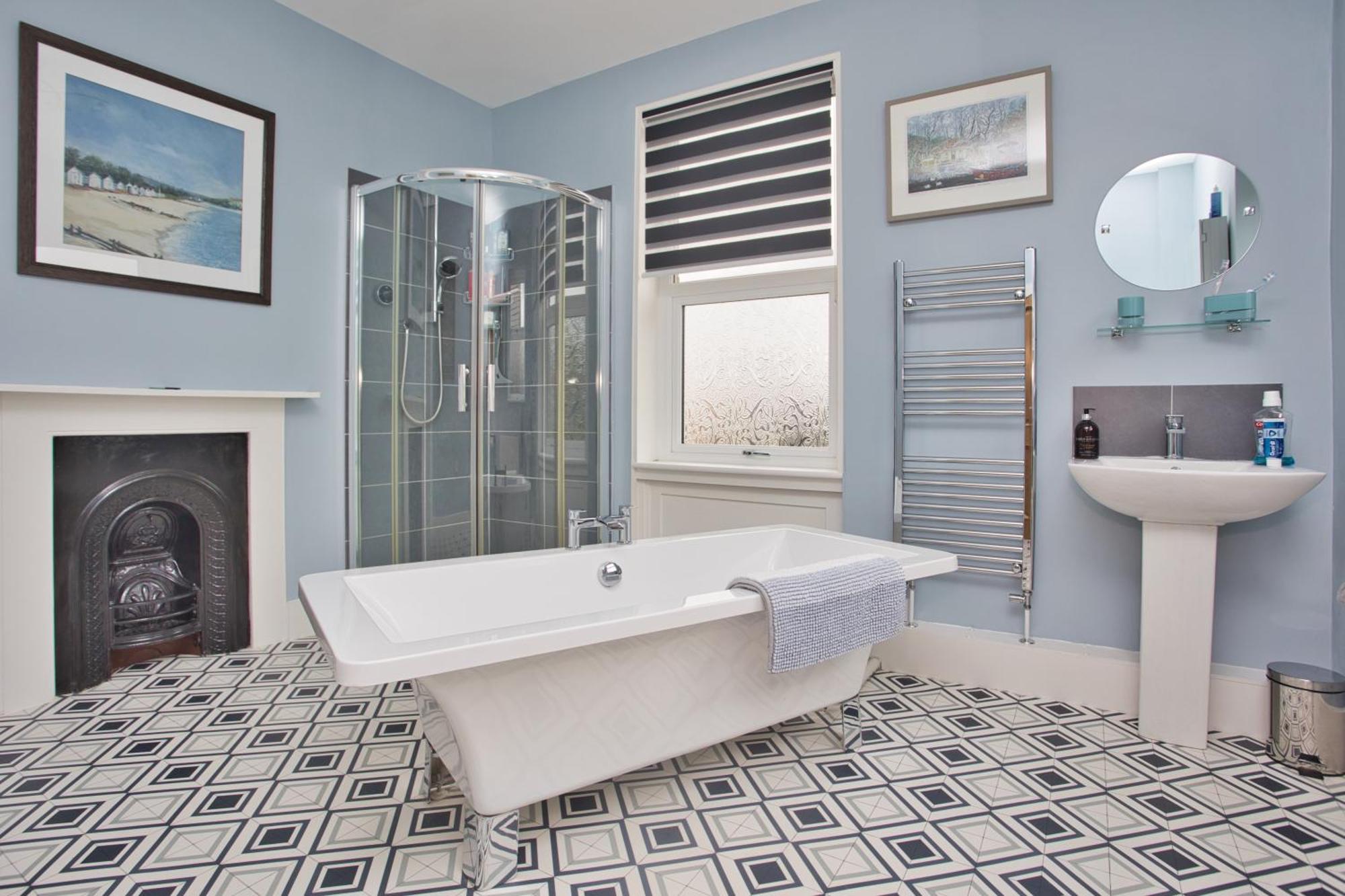 Spacious Seaside Escape In The Heart Of Deal, 4 Mins From The Beach Ngoại thất bức ảnh