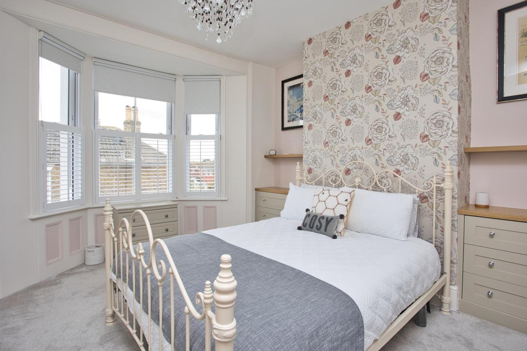 Spacious Seaside Escape In The Heart Of Deal, 4 Mins From The Beach Ngoại thất bức ảnh