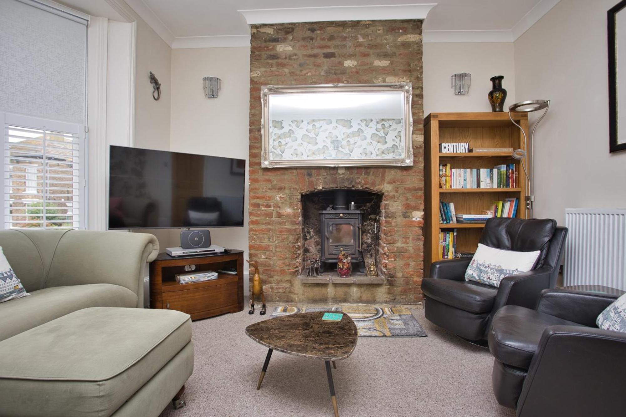 Spacious Seaside Escape In The Heart Of Deal, 4 Mins From The Beach Ngoại thất bức ảnh